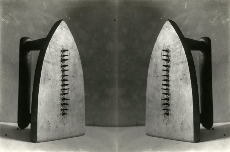 Man Ray, Podarunek | 1921, Tate Gallery, Londyn