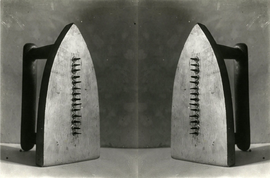 Man Ray, Podarunek | 1921, Tate Gallery, Londyn