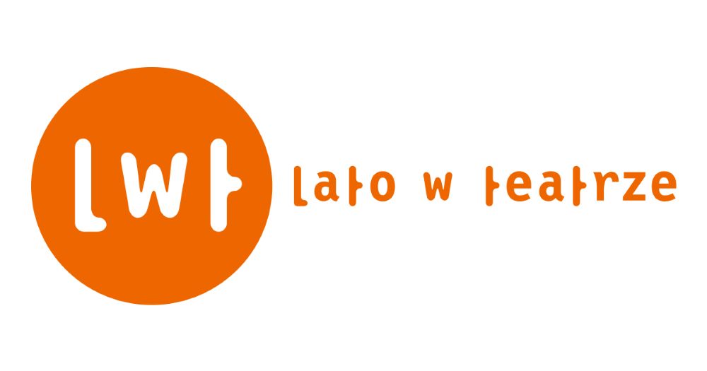 Pomarańczowy okrąg z białymi literami LwT i polskim tekstem lato w teatrze zapisanym pomarańczowymi małymi literami po prawej stronie.