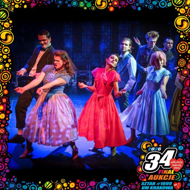 Grupa aktorów w kostiumach w stylu vintage z Teatru KTO wykonuje żywy taniec na scenie pod kolorowymi światłami. Ozdobne, żywe obramowanie i logo 34. Finału WOŚP Aukcje 2026 otaczają obraz, oddając ducha spektaklu Bal.