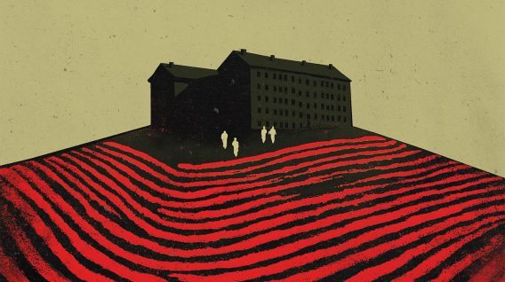 Ciemny budynek stoi na szczycie wzgórza z czerwonym i czarnym paskiem na ziemi. Trzy małe, białe postacie ludzkie idą w kierunku budynku pod stonowanym żółtym niebem. Scena ma surowy, abstrakcyjny styl. Ciemny budynek stoi na szczycie wzgórza z czerwonym i czarnym paskiem na ziemi. Trzy małe, białe postacie ludzkie idą w kierunku budynku pod stonowanym żółtym niebem. Scena ma surowy, abstrakcyjny styl.